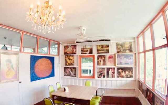 Moon Fox CaféInn Art & Gallery