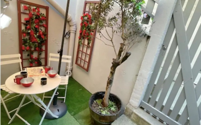 Sympathy Studio for 2 Near the Sacre Coeur