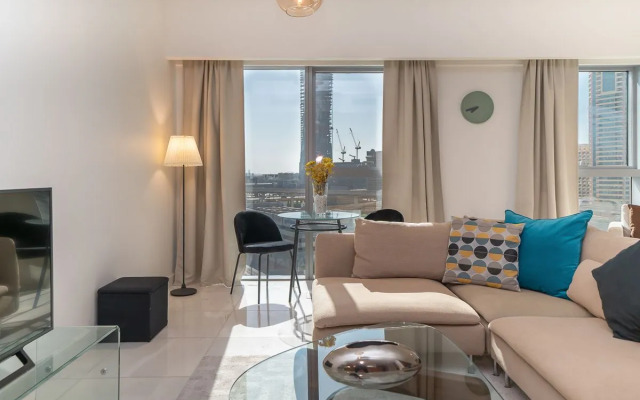Bright and spacious Studio in DIFC