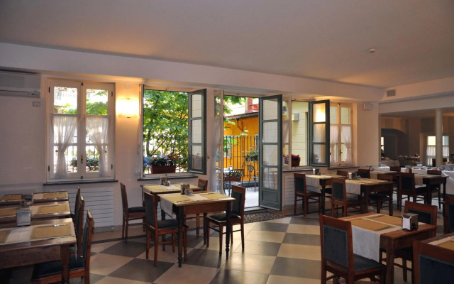 Hotel Roma E Rocca Cavour