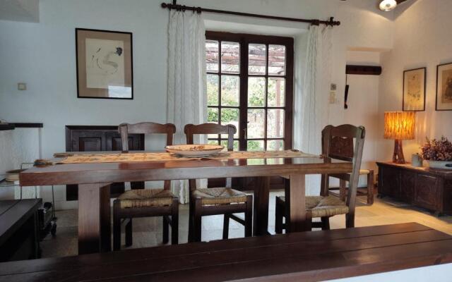 Lito's dream villa by the sea!