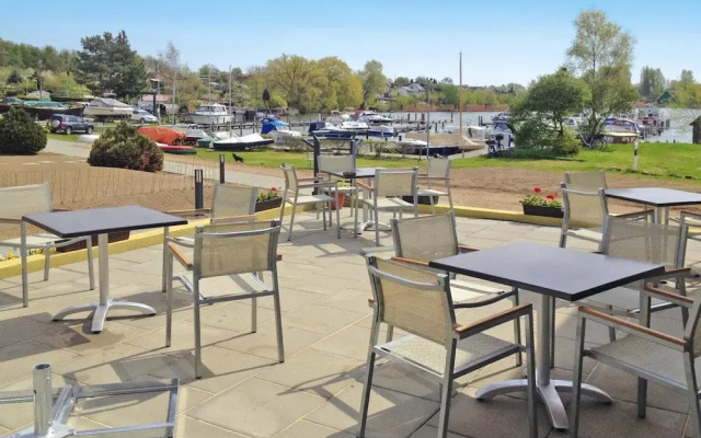 Aparthotel by Lake Heidensee With Boat Rentals