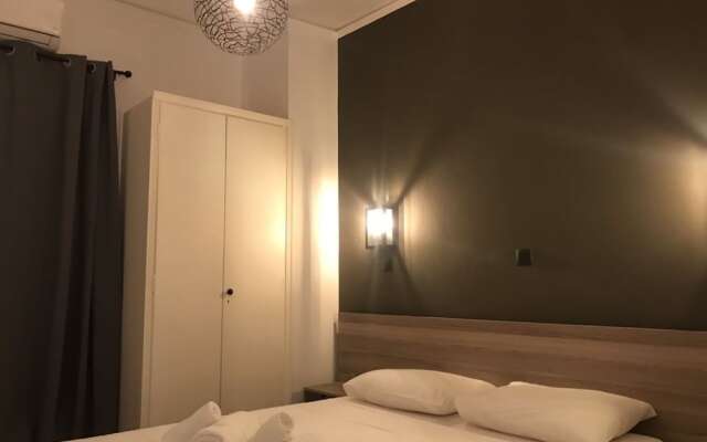 Renovated minimal aptm next to metro