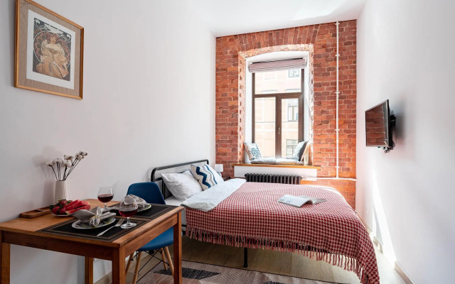 Kamelia Triplet Studio