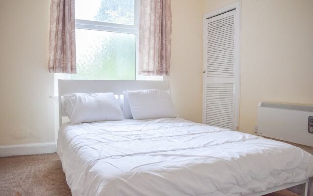 2 Bedroom Apartment Close to Edinburgh City Centre