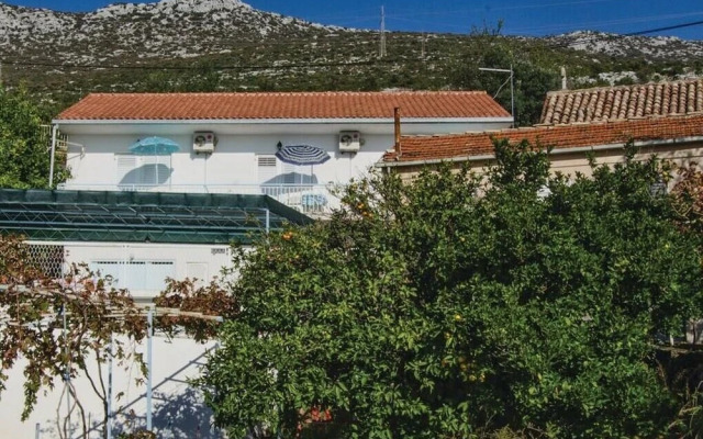 Awesome Home in Postup With Wifi and 5 Bedrooms