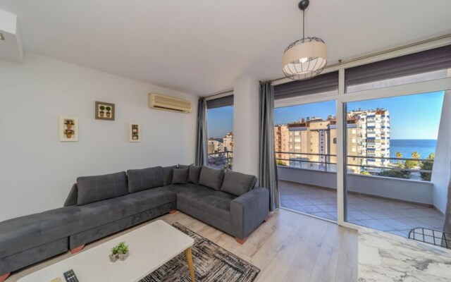 Flat Close to Konyaalti Beach With Sea View