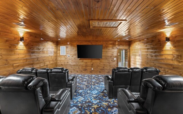Breathtaking Views 10 Bedroom Cabin by Heavenly Views Resort