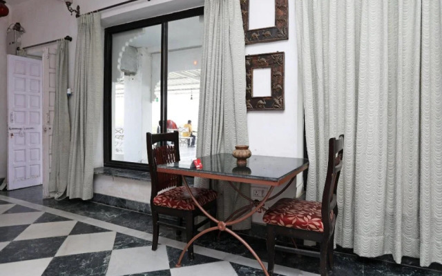 OYO 10206 Home Modern Stay near Fateh Sagar