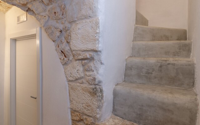 Stone apartment with Terrace by Wonderful Italy