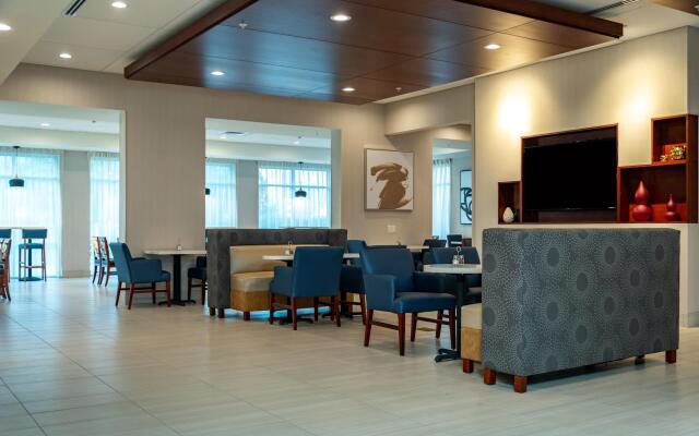 Holiday Inn Express & Suites Orlando - Lake Buena Vista, an IHG Hotel