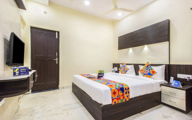 Fabhotel Crown Suites