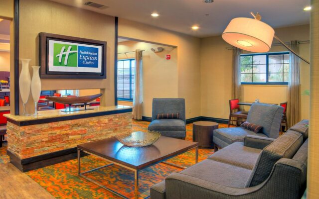 Holiday Inn Express & Suites Granbury by IHG