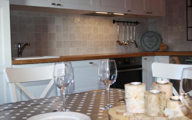 Cozy Holiday Home near Lake in Beaulieu