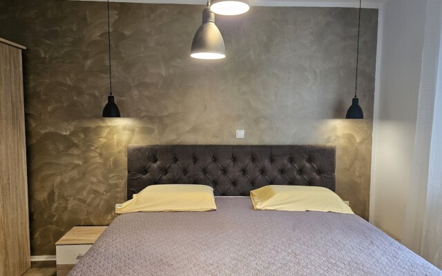 Deluxe Apartment near Bridge
