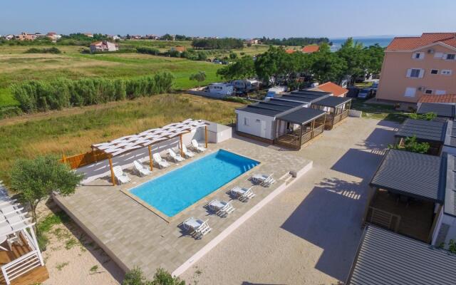 Ani - with pool - SA4(2)