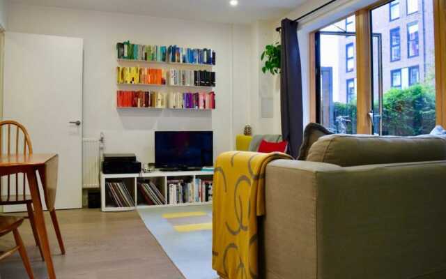 Colourful 1 Bedroom Flat in Haggerston