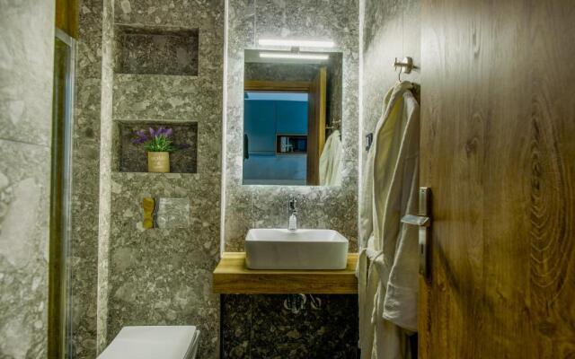 Tzes City Suites