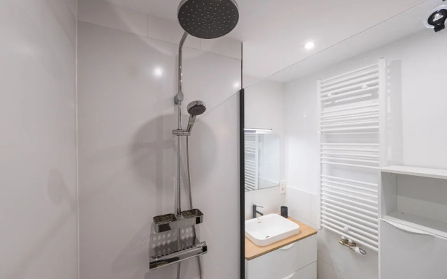 Apartment With Hinterland Views