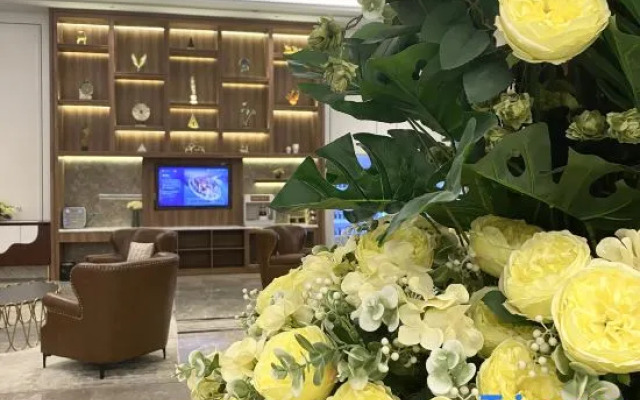 Vienna International Hotel (Luoding Xicheng Duxuan Branch)