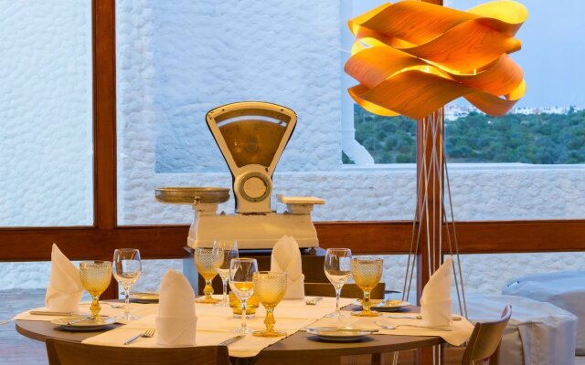 Ozadi Tavira Hotel