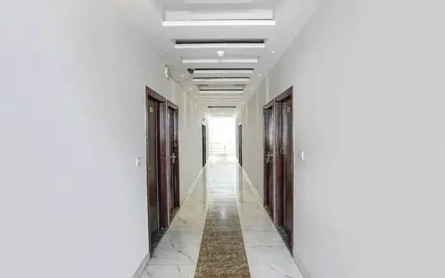 Fabhotel White Castle