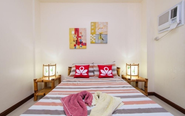 Squares Cafe and Apartments