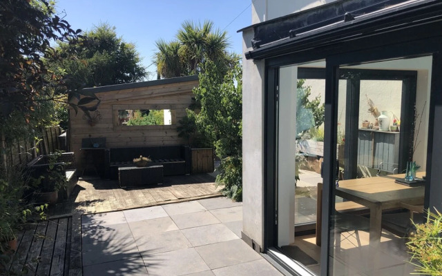 5 Bed House - Sleeps 15 - Pets - Garden - Parking