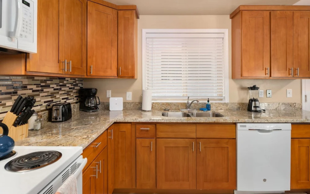 Seattle Vacation Home - Roy Street