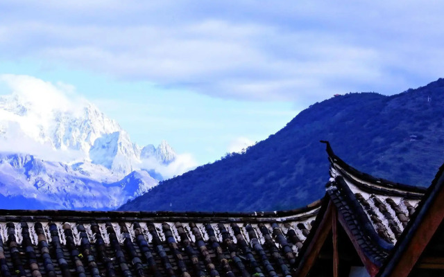 Lijiang Langyun Inn