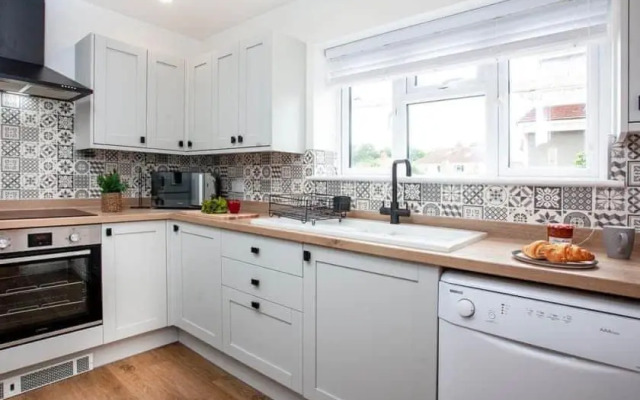 HONEYBROOK - Cosey detached home, modern, spacious