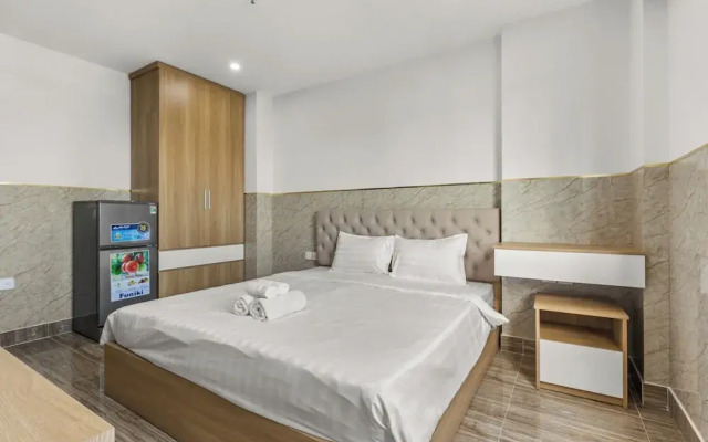 Lyne Hotel