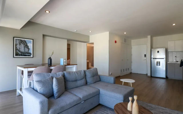 w Artistic 2BR With Balcony in Miraflores