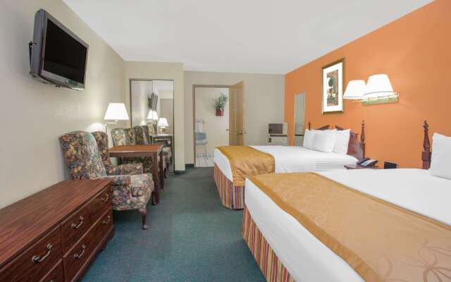 Days Inn & Suites by Wyndham Red Rock-Gallup