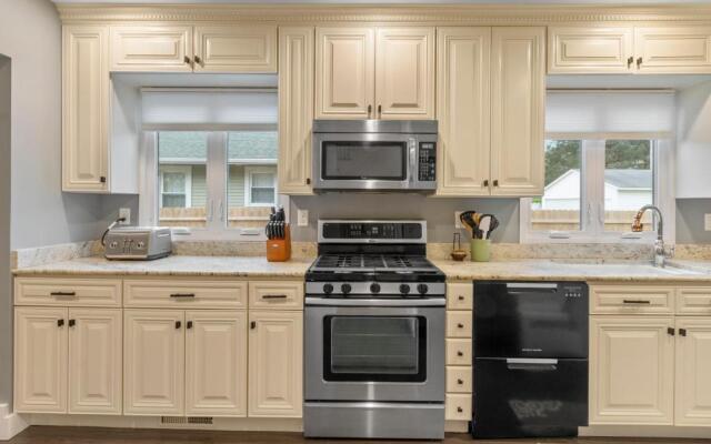 Gorgeous Downtown Bungalow, Walk Everywhere!!!