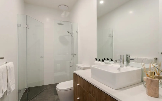 Little Grenfell Apartments by Urban Rest