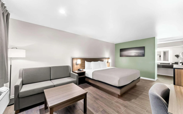 Quality Inn & Suites Port Lavaca near Lighthouse Beach