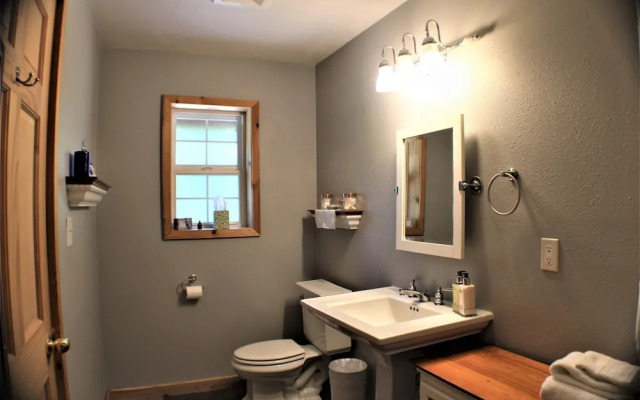 River Road Venue & Lodging