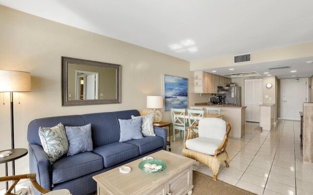 Charming Beachfront Condo With Pool, spa and Views