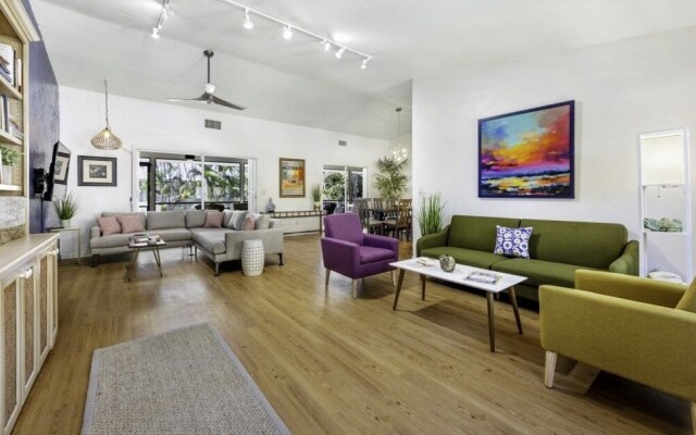 Dancing Dolphin 4 Bedroom Home by RedAwning