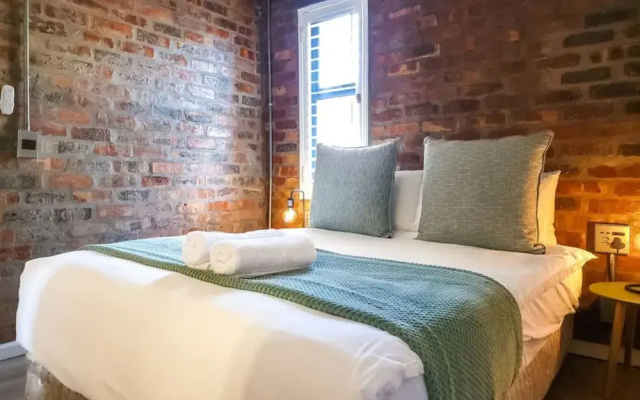 Elegant Sea Point Retreat Splendid Views Wifi
