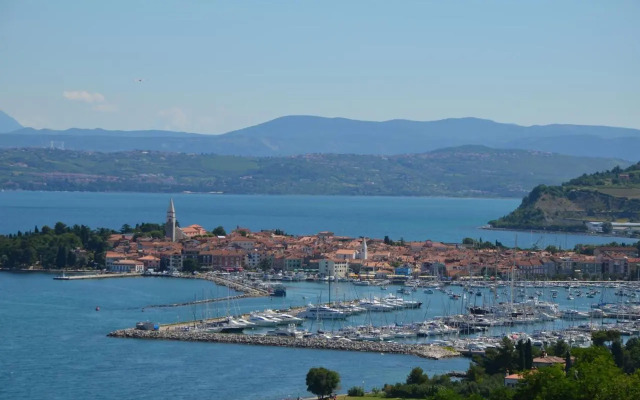 Stone wall apartments Izola