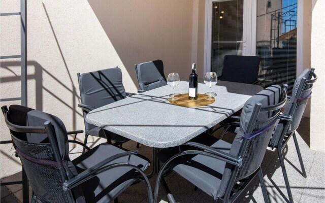 Stunning Apartment in Komarna With Wifi and 3 Bedrooms