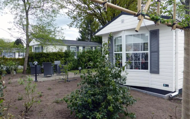Tiny house Appelvinkje, huisje met bedstee in bosrijke omgeving