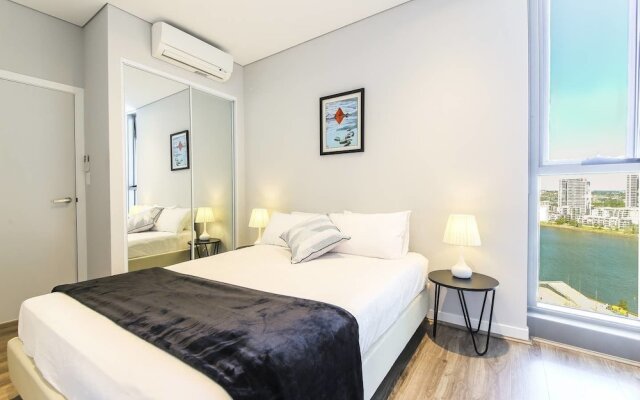 Scenic Waterfront Apartment Wentworth Point