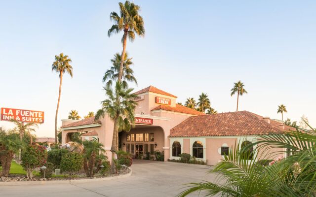 La Fuente Inn & Suites