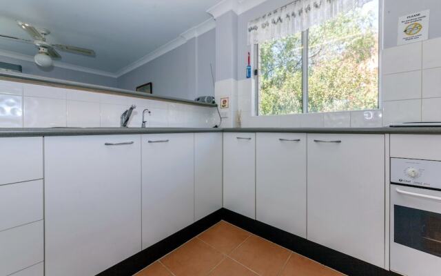 Sunset Towers, Unit 2/25 Donald Street