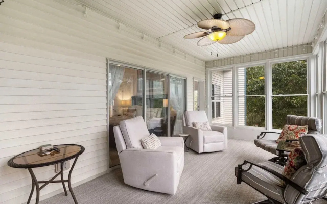 Vacay Getaway - Condo for 8