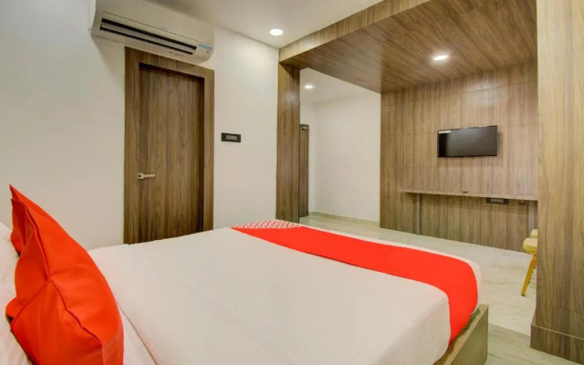 V Hotel by OYO Rooms