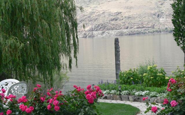 Lakeside Country Inn